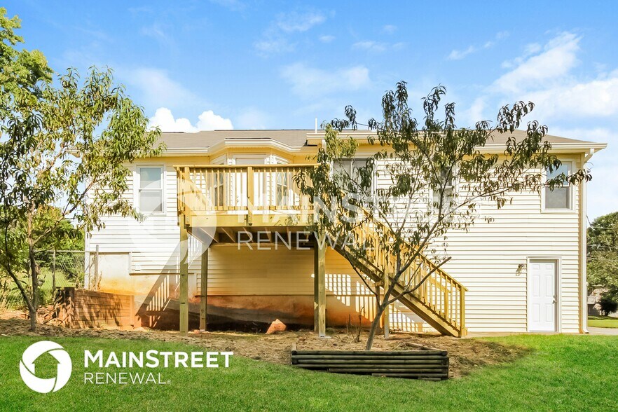 Building Photo - 23 Fairfield Dr SW