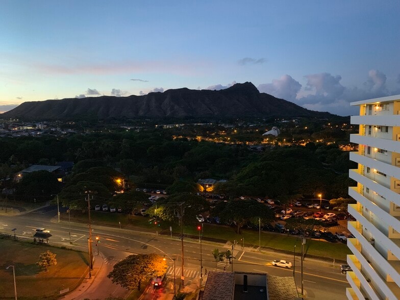 Diamond Head - 2575 Kuhio Ave