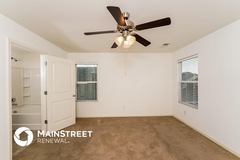 Building Photo - 915 Hawthorn Ln