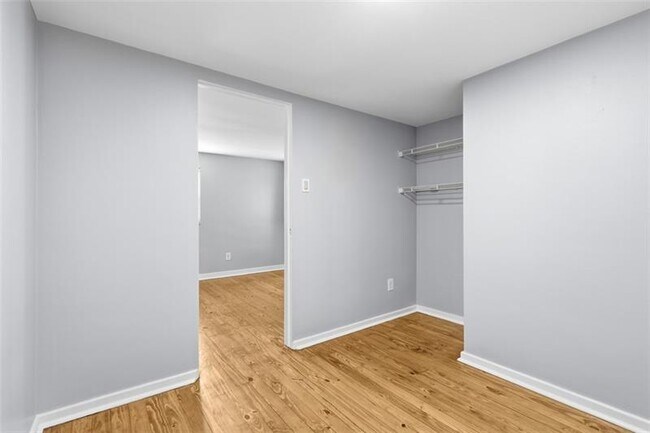 Building Photo - 424 Glenfield Rd