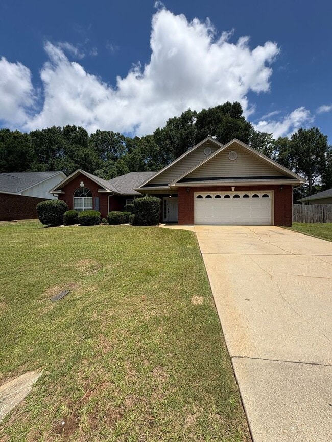 Building Photo - Hampton Place!