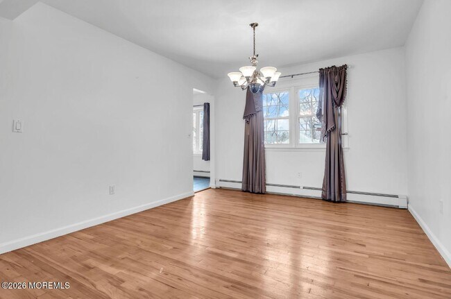 Building Photo - 869 Knight St