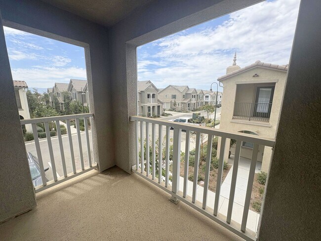 Building Photo - Beautiful Condo