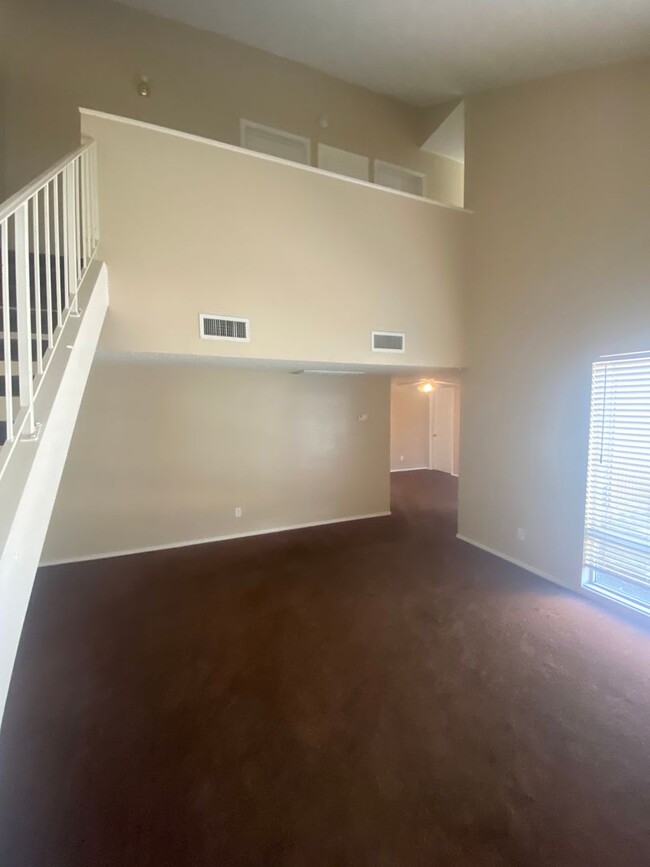 Building Photo - Spacious 2 Bedroom Condo for Rent!