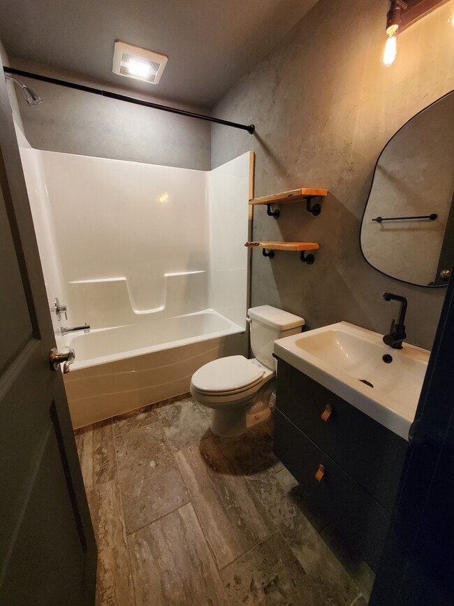 Building Photo - 160 Hamilton Ave NW