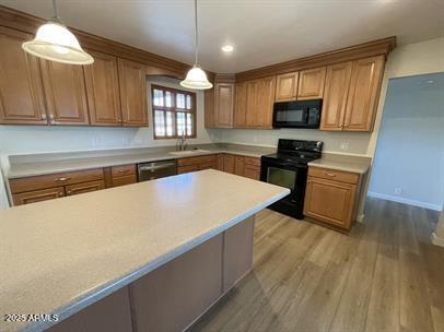 Building Photo - 2139 S La Rosa Dr