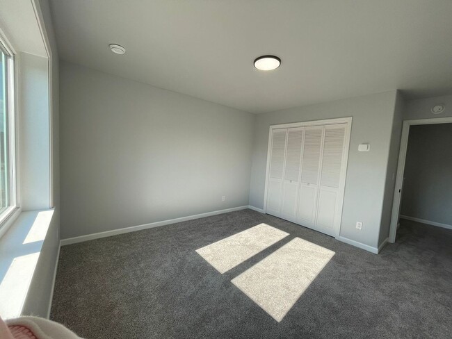 Building Photo - New Energy Efficient Constuction!