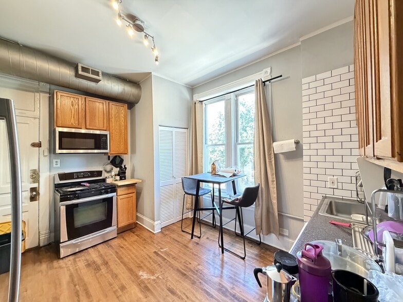 Building Photo - 1042 N Rockwell St