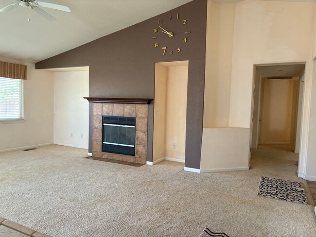 Building Photo - very nice 3 bedroom in North Valleys