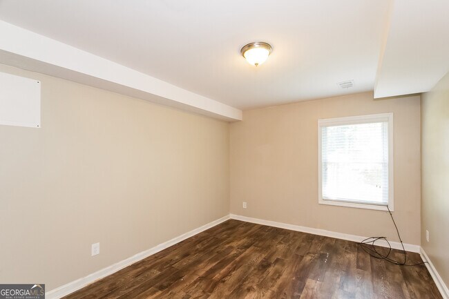 Building Photo - 3510 Ingledale Dr SW