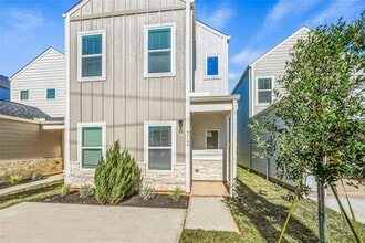 Building Photo - 712 W Dallas St