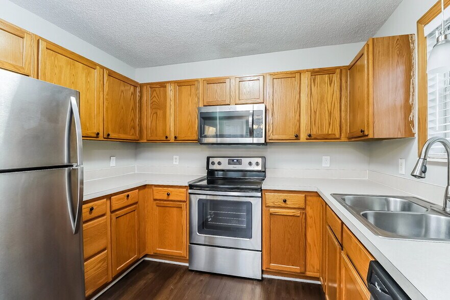 Building Photo - 12102 Kempshott Ct