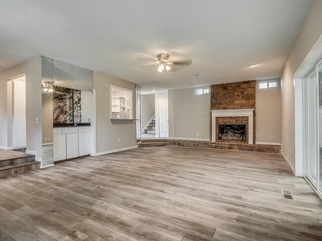 Building Photo - 6409 Miles Ln