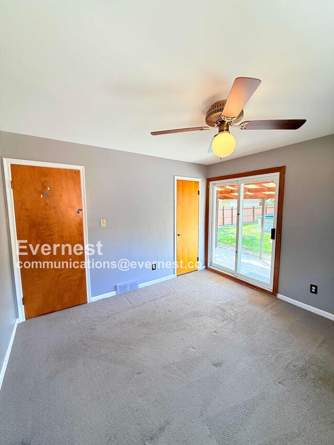 Building Photo - W/D Included! Single-Family Home w/ Centra...