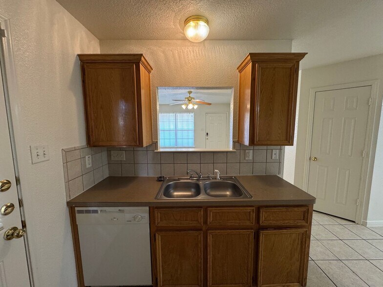 Building Photo - 311 Cedar Ridge Dr