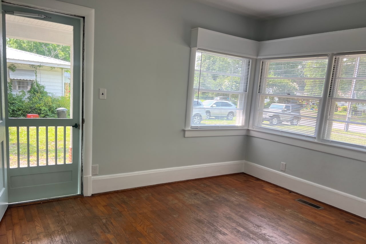Building Photo - 2309 Camellia Dr