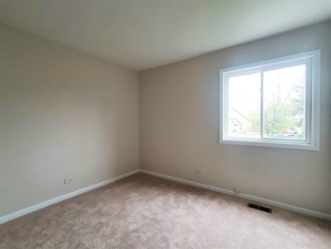 Building Photo - 811 Cambridge Pl