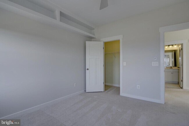 Building Photo - 104 Santa Fe Ct