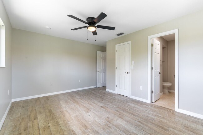 Building Photo - Newly Renovated, 2-Bed, 2-Bath, 2nd Floor ...