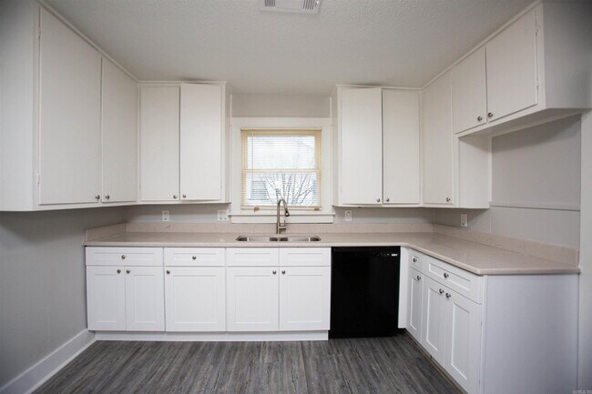 Building Photo - 2015 Franklin St