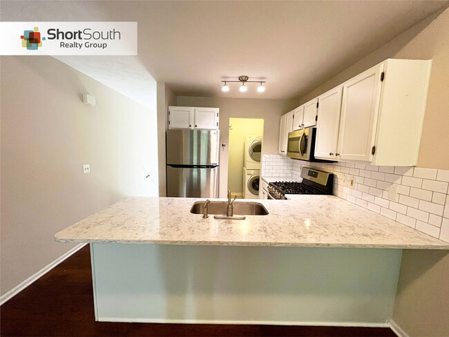 Building Photo - Beautiful 2 Bed 2 Bath Condo For Rent in R...