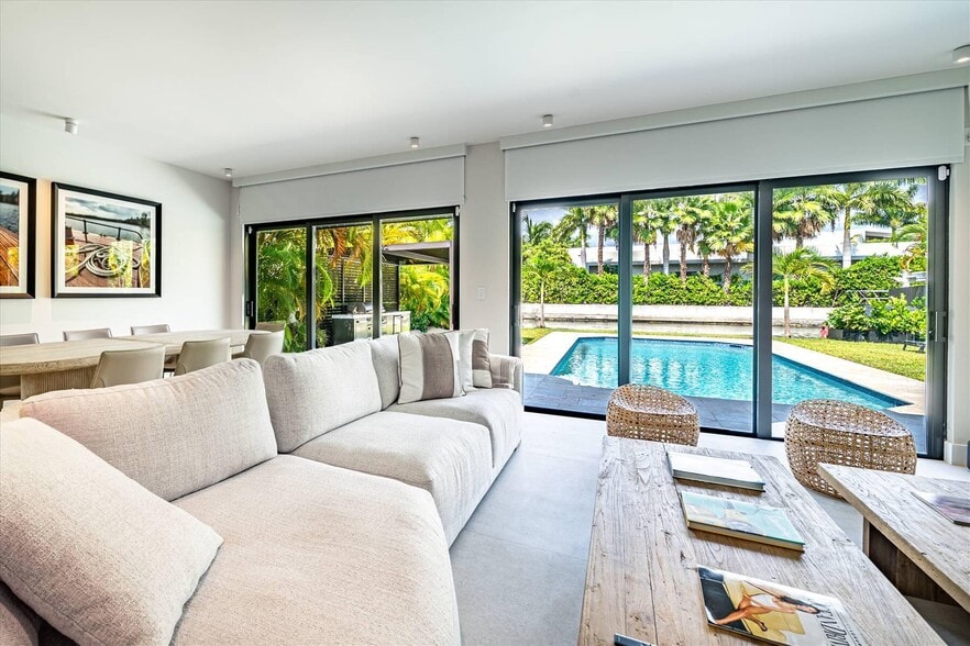 Building Photo - 7610 Bayside Ln