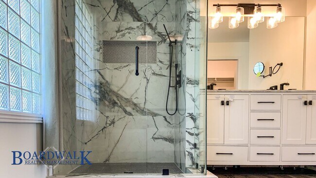 Building Photo - Modern Living Meets Mountain Lifestyle in Sandy