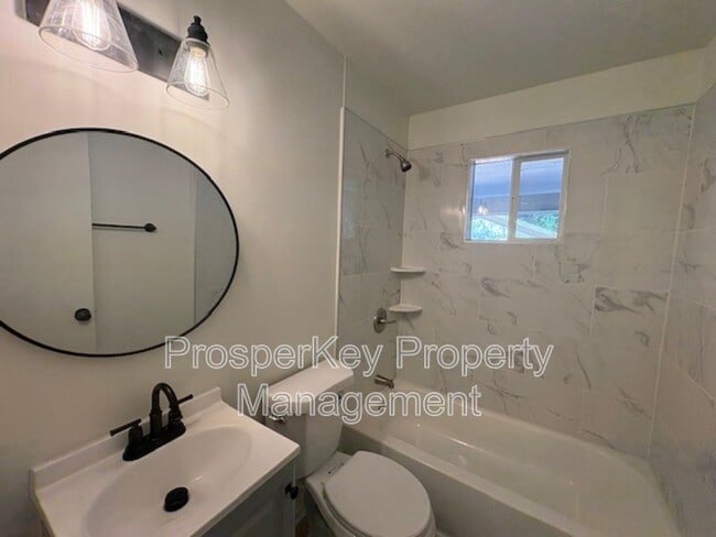 Building Photo - 2236 Danbury Dr