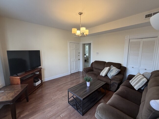 Building Photo - 11 Francis St