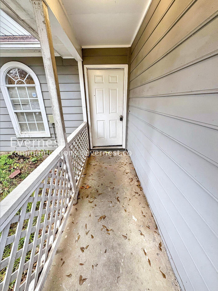 Building Photo - 1942 Cornell Way