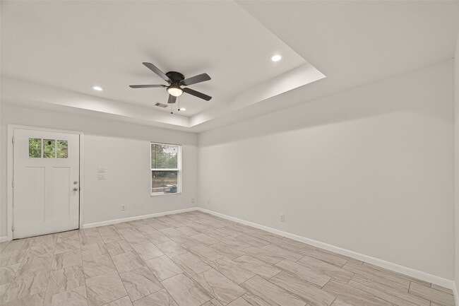 Building Photo - 4302 Hirsch Rd