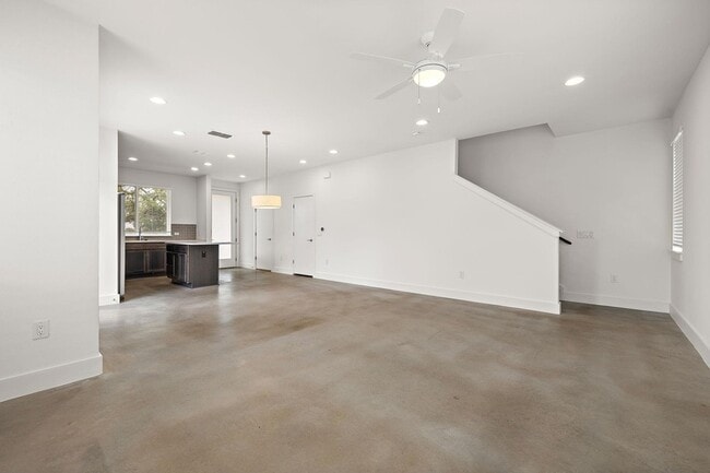 Building Photo - 1206 Sarabeth Way