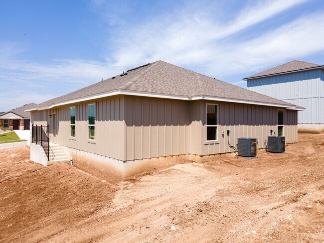 Building Photo - 1 MONTH FREE RENT!!!