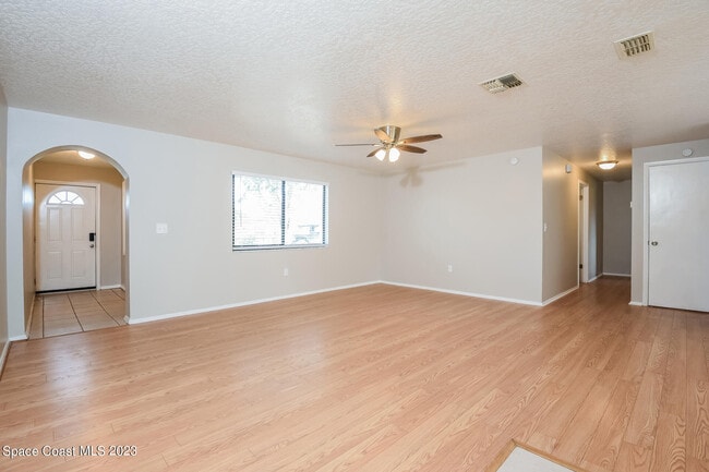 Building Photo - 1320 Arlington Cir