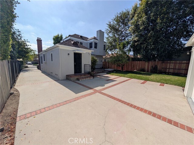 Building Photo - 582 N Sunnyslope Ave