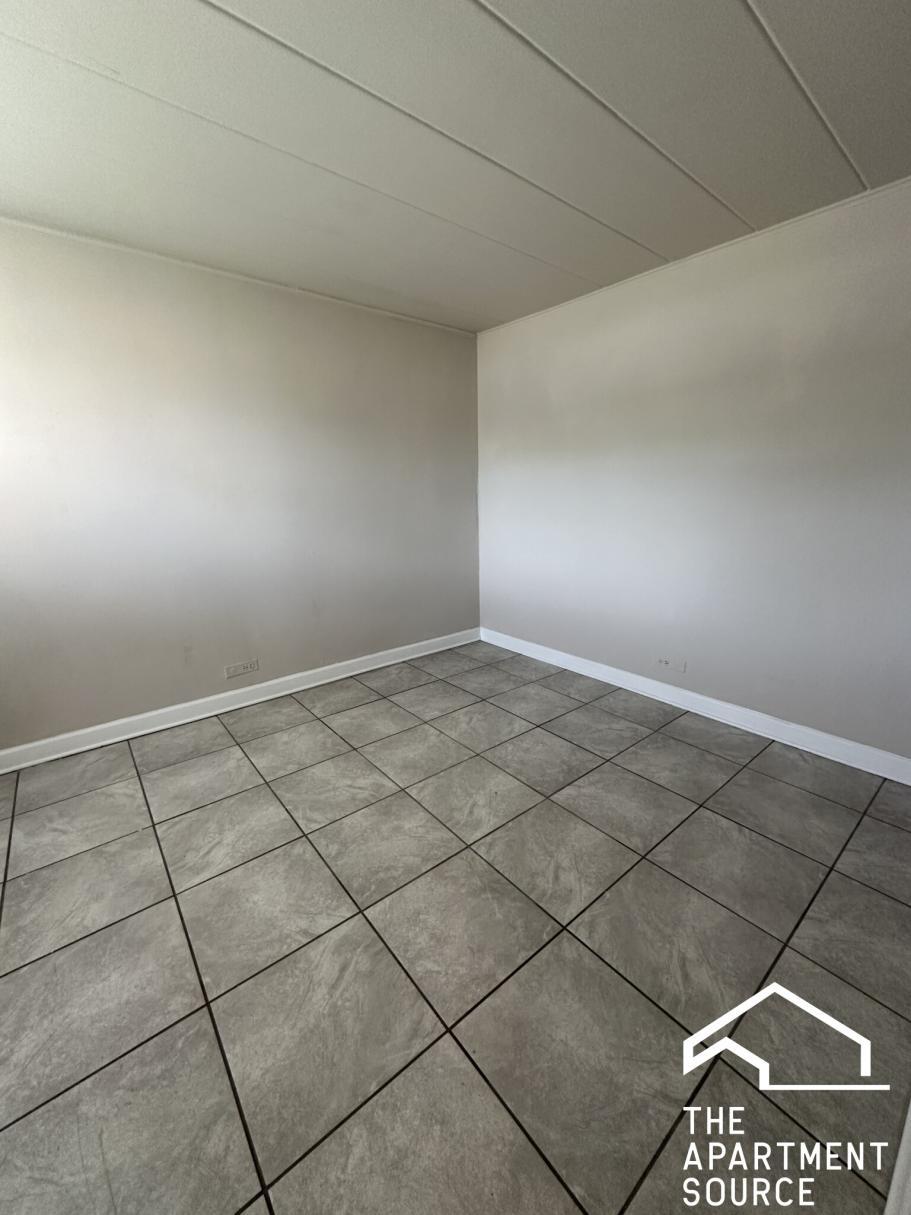 Building Photo - 9610 Ivanhoe Ave