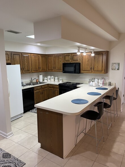 Primary Photo - 5 Players Club Dr