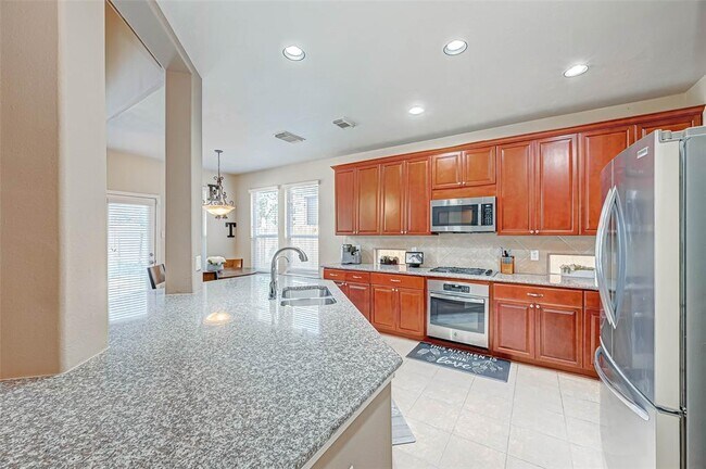 Building Photo - 618 Silver Creek Cir