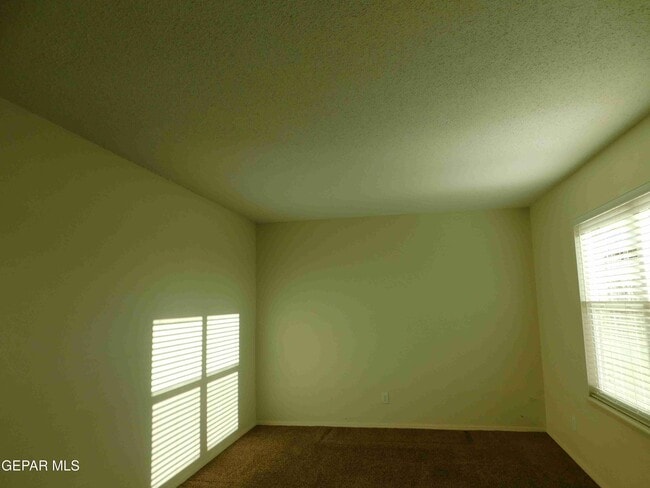 Building Photo - 225 3 Rivers Dr