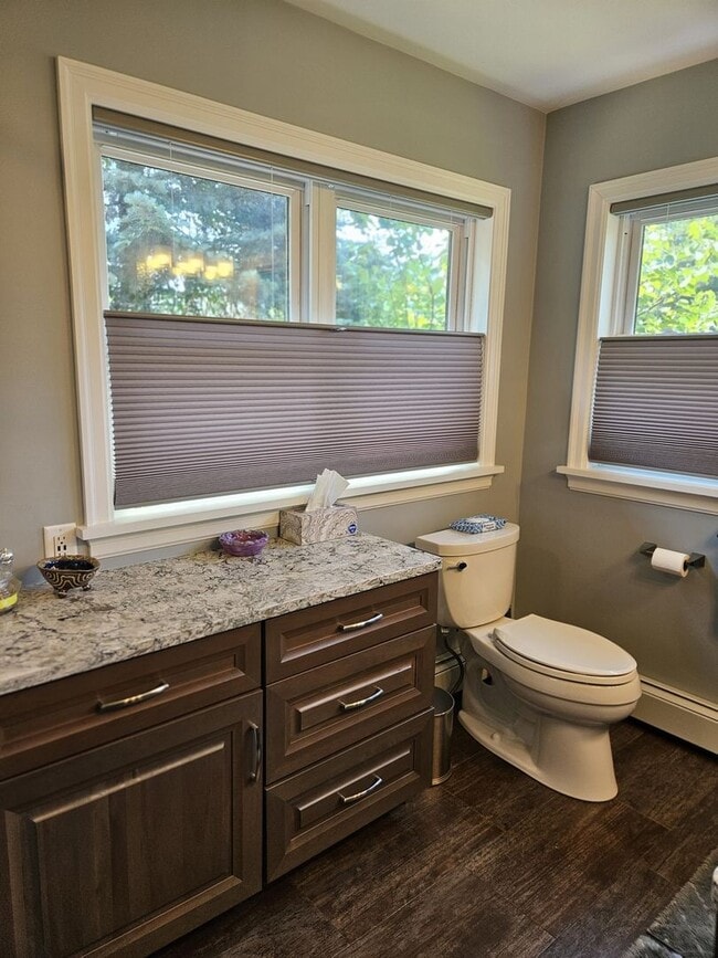 Building Photo - 3 Bedroom  Available June 8th  2026