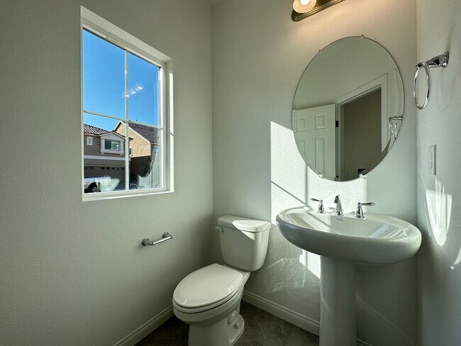 Building Photo - Robindale & Westwind