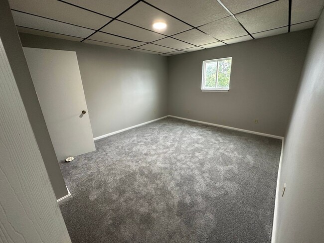 Building Photo - Two bedroom, one bath, fully remodeled tow...