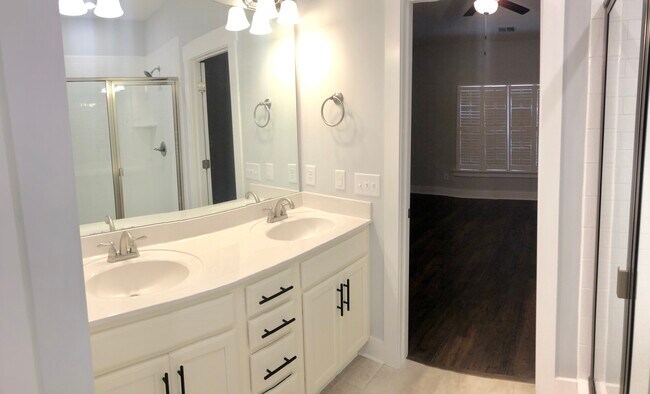 Dual vanities in Primary En Suite Bathroom - 5100 Gracious Drive