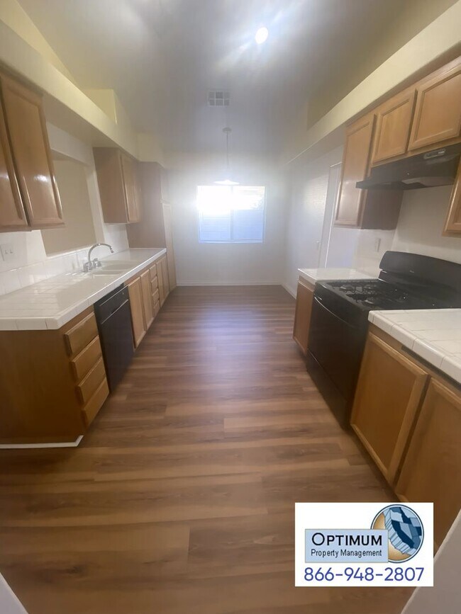 Building Photo - Charming 3-Bedroom, 2-Bathroom Home with E...