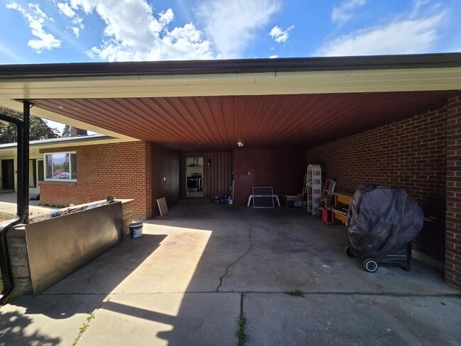Building Photo - 309 E 200 S