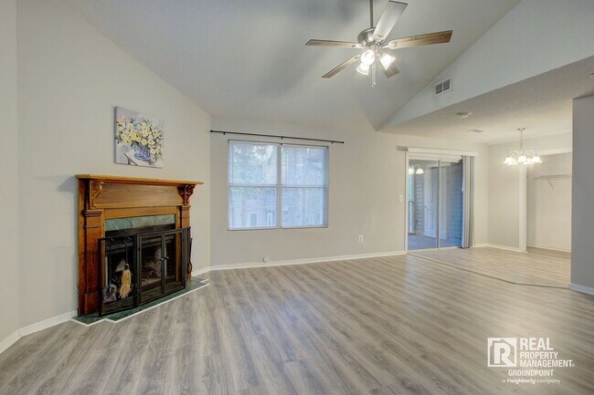 Building Photo - 7945 Parklane Ct