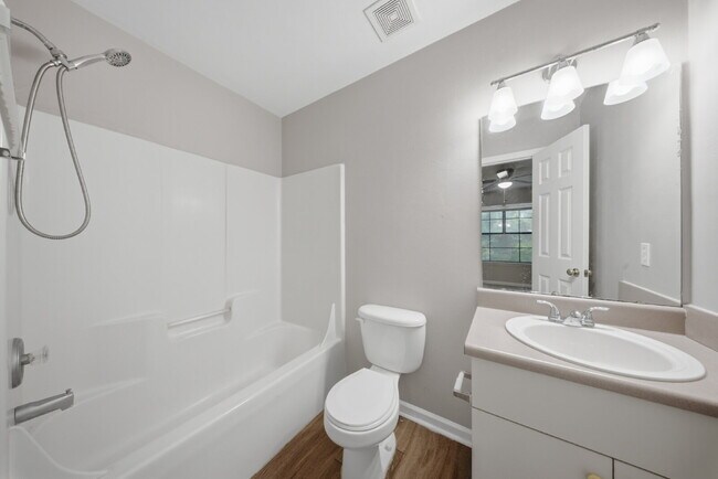 Building Photo - 2 bedroom x 2.5 bathroom! Great Location and Price! Guest Bathroom!
