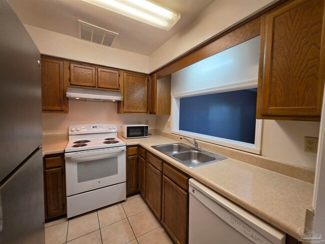 Building Photo - 3041 Belle Meade Dr
