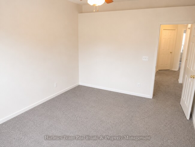 Building Photo - 3 Bed | 2.5 Bath Townhome In School District #2