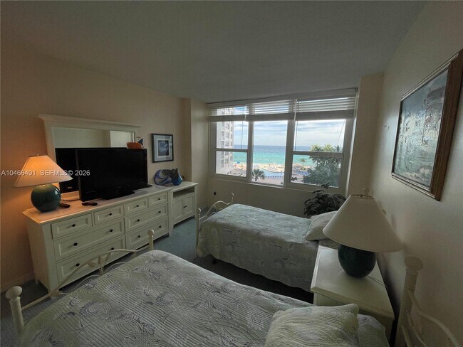 Building Photo - 3505 S Ocean Dr